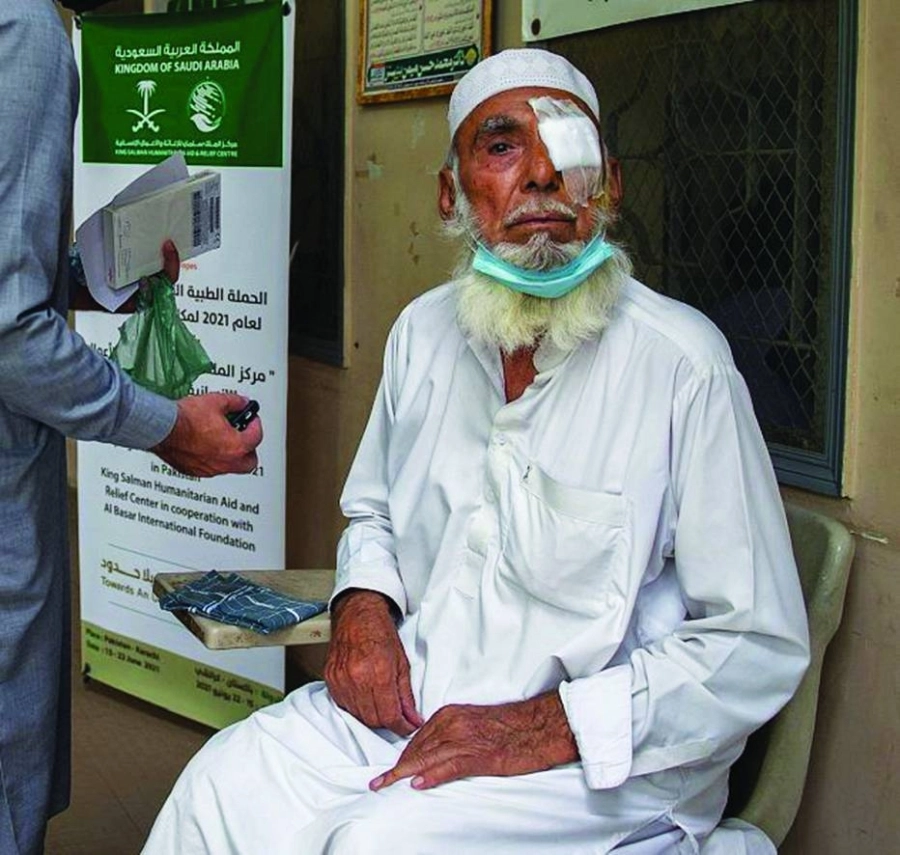 باكستاني اجرى عملية جراحية ضمن الحملة (واس)