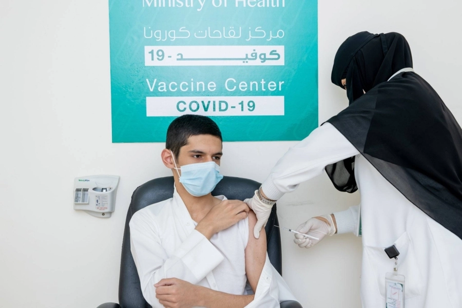 مراكز لقاحات كورونا تبدأ تقديم الجرعة الأولى للأطفال                                                                                               (مكة)