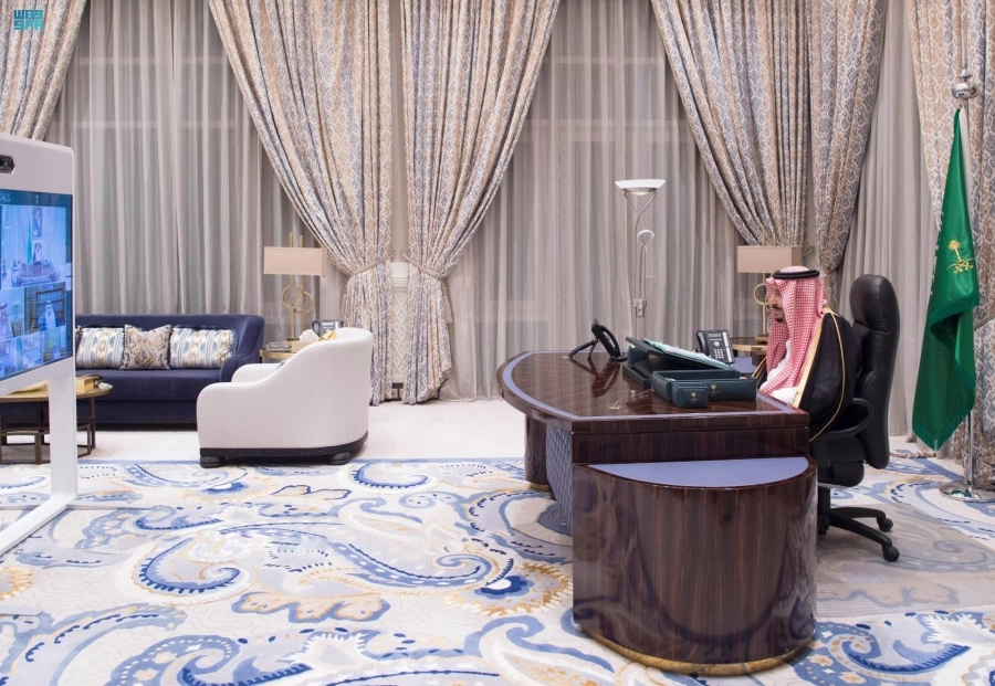 الملك سلمان خلال ترؤسه جلسة مجلس الوزراء عبر الاتصال المرئي                                                           (واس)
