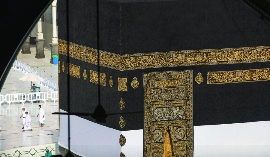 الكعبة المشرفة بعد رفع ثوبها استعدادا لموسم الحج