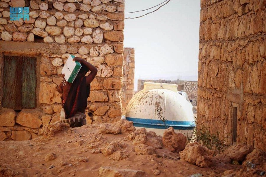 توزيع التمور يصل لمناطق وعرة (واس)