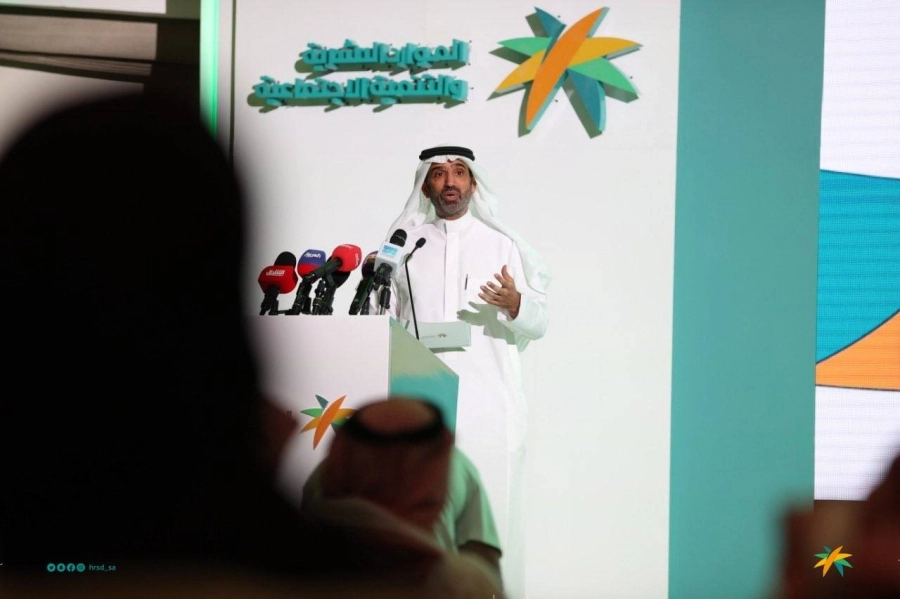 






الراجحي خلال تدشين توطين المهن الست