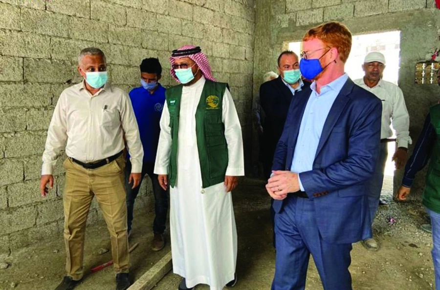 






مسؤولو المركز يتفقدون المدرسة