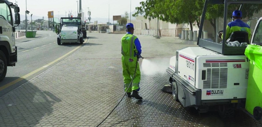 






من أعمال النظافة                                       (مكة)