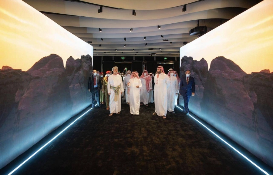 ولي العهد يصحب سُلطان عُمان في جولة بمركز نيوم للإثراء المعرفي (واس)