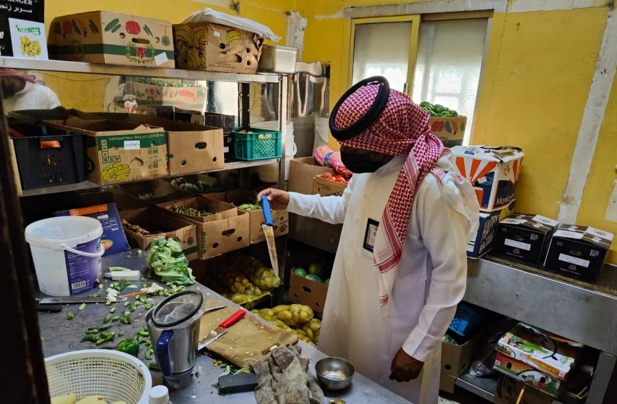 أمانة جدة تواصل حملة معالجة البغدادية وتتلف أكثر من (26) طن من المواد الغذائية