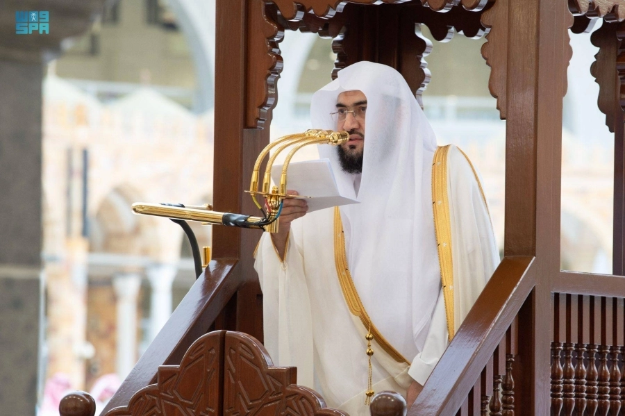 بندر بليلة خلال خطبة العيد بالمسجد الحرام (مكة)