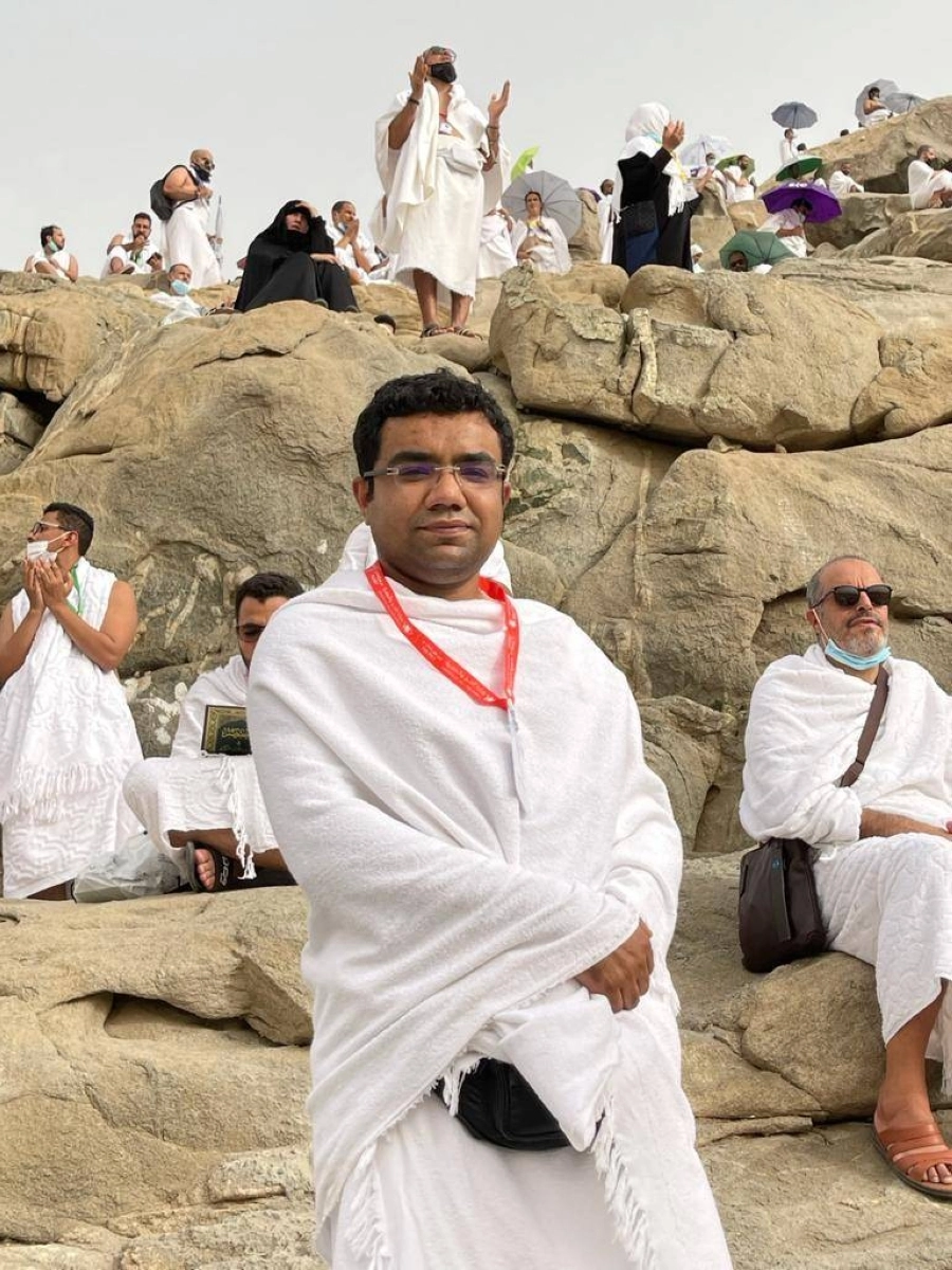 محمد فايز في جبل الرحمة بعرفات (مكة)