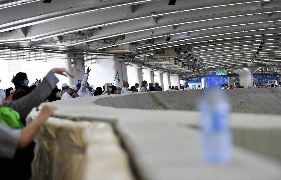 حجاج بيت الله الحرام يكملون رمي الجمرات ثاني أيام التشريق (واس)