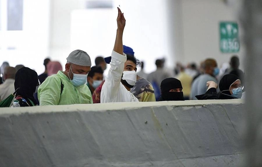 حجاج بيت الله الحرام يكملون رمي الجمرات ثاني أيام التشريق (واس)