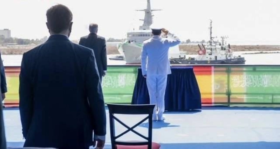 قائد القوات البحرية الملكية السعودية يرعى مراسم تعويم سفينة جلالة الملك "جازان" (واس)