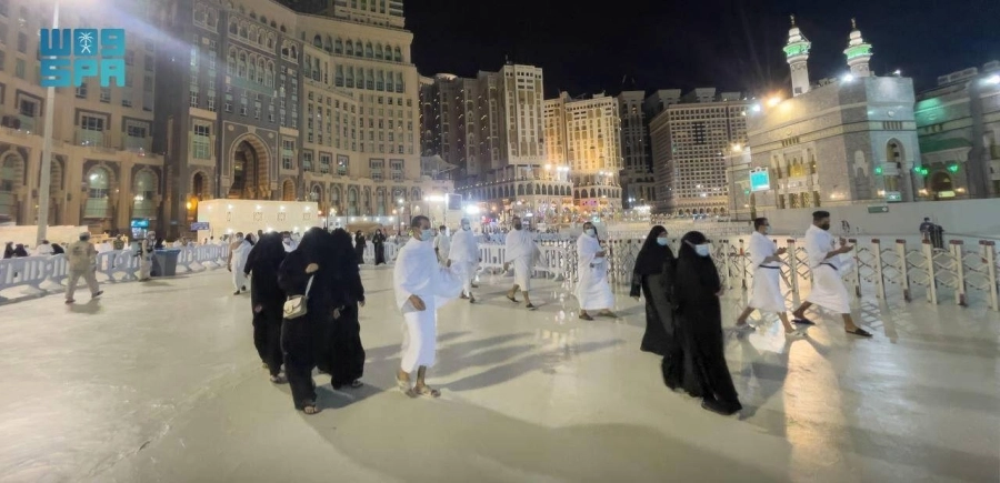 أول فوج من المعتمرين بعد موسم الحج (مكة) 