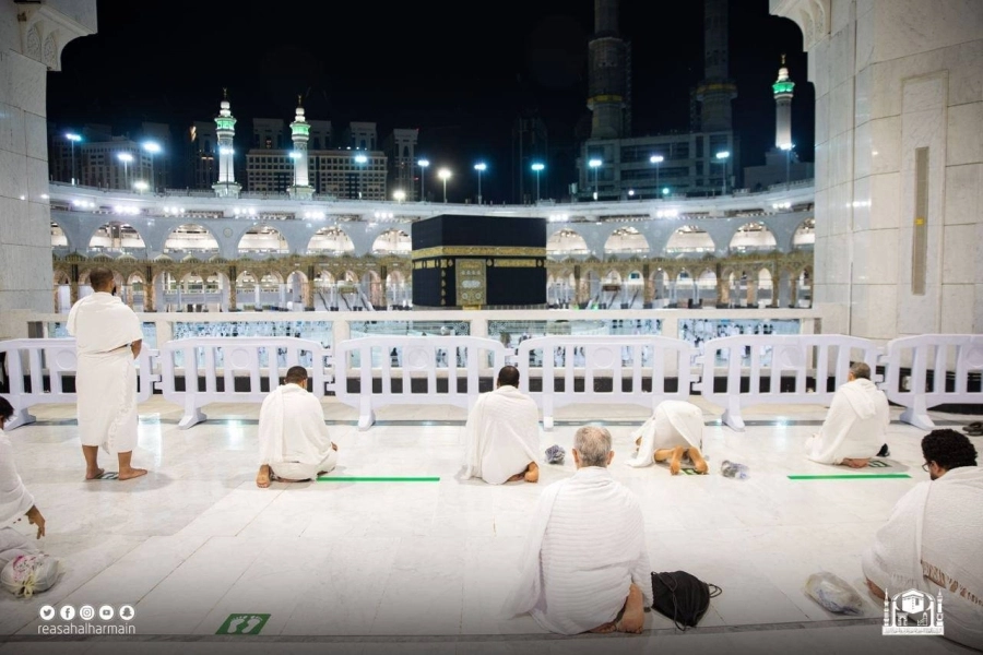 أول فوج من المعتمرين بعد موسم الحج (مكة) 