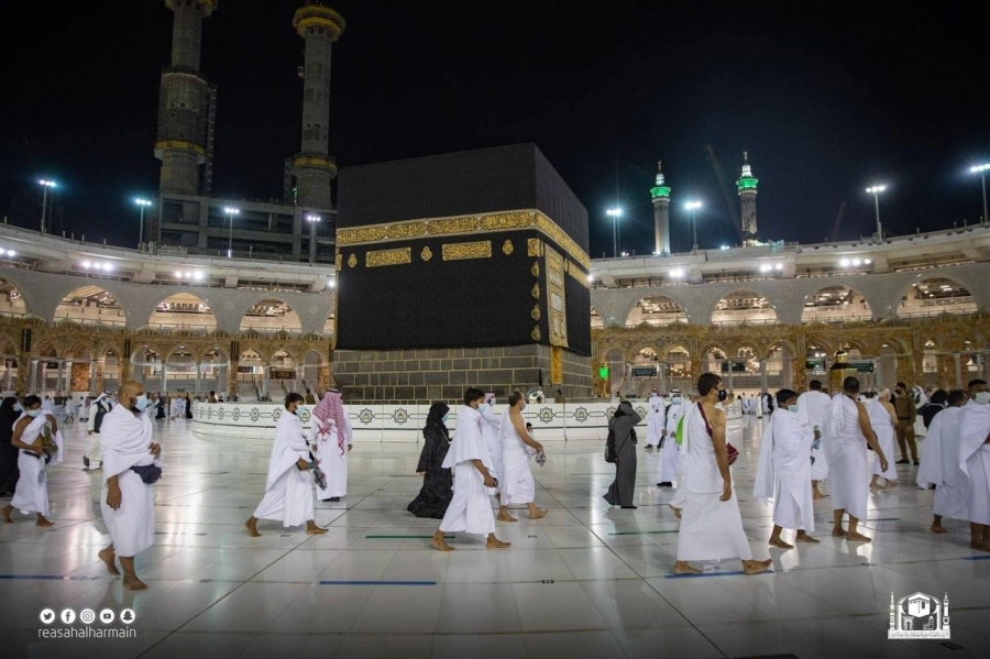 أول فوج من المعتمرين بعد موسم الحج (مكة) 