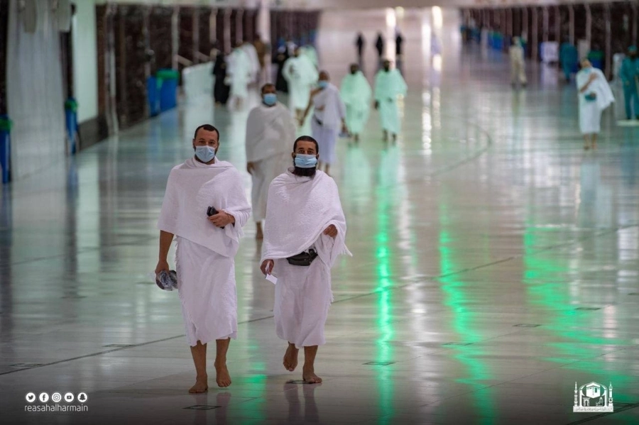 أول فوج من المعتمرين بعد موسم الحج (مكة) 