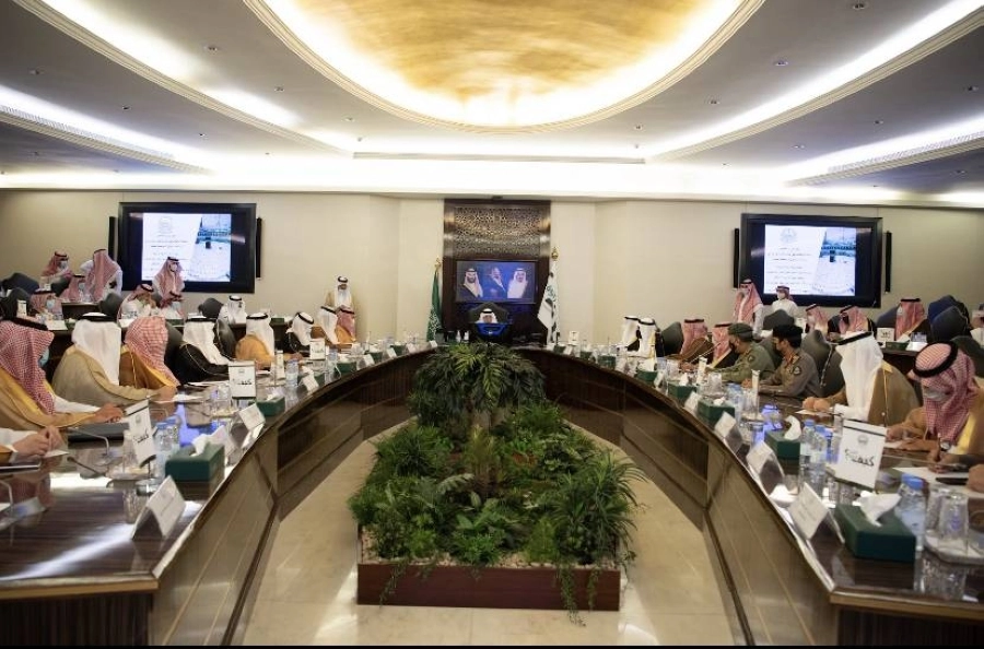 ⁧‫خالد الفيصل‬⁩
‏بحضور نائبه الأمير ⁧‫بدر بن سلطان‬⁩
‏يرأس اجتماع لجنة الحج المركزية، لاستعراض أعمال الجهات خلال حج ‬⁩ 1442هـ