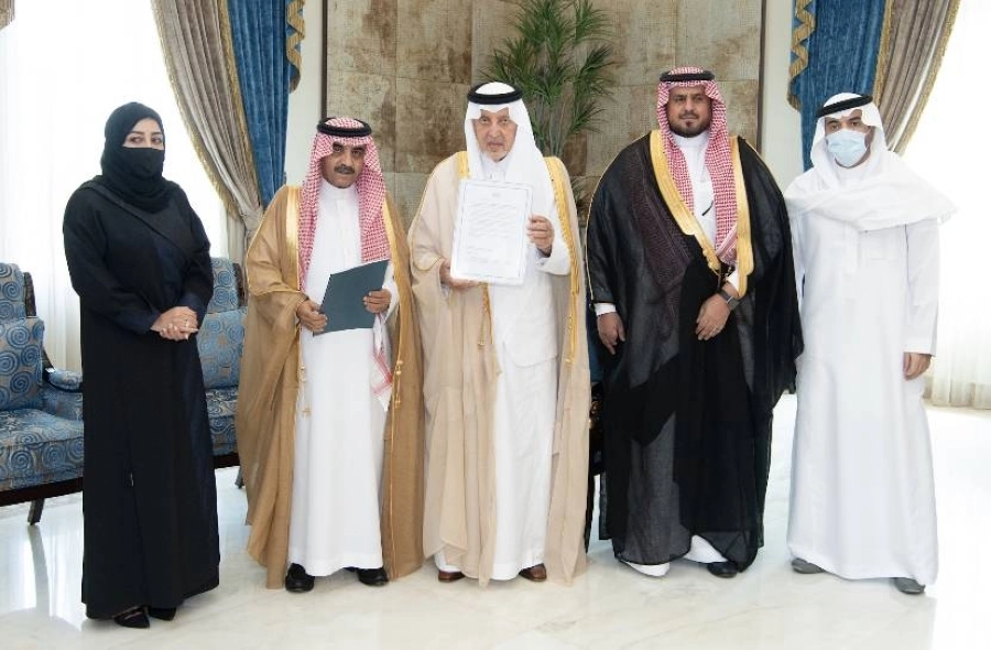 خالد الفيصل‬⁩ ‏يُهنئ منسوبي جامعتي الملك عبدالعزيز وأم القرى بمناسبة حصولهما على جوائز عالمية