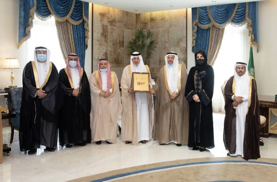 خالد الفيصل‬⁩ ‏يُهنئ منسوبي جامعتي الملك عبدالعزيز وأم القرى بمناسبة حصولهما على جوائز عالمية