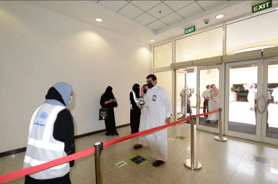 من تنفيذ اشتراط التحصين وإبراز تطبيق توكلنا                                                                                  (مكة)