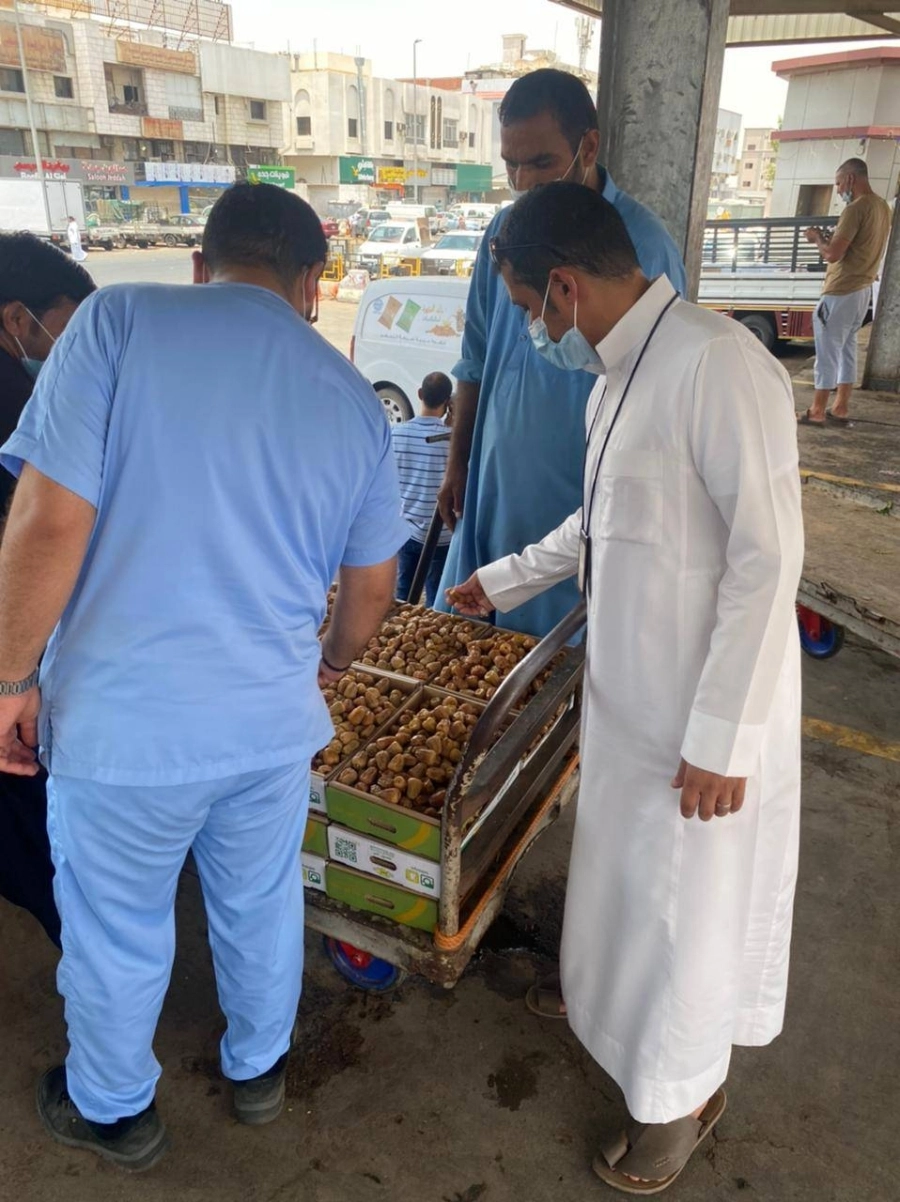 مراقبة عينات من التمور (مكة)