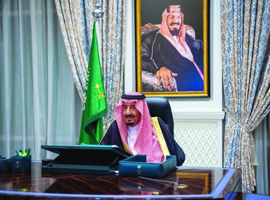الملك سلمان خلال ترؤسه جلسة مجلس الوزراء عبر الاتصال المرئي                         (واس) 