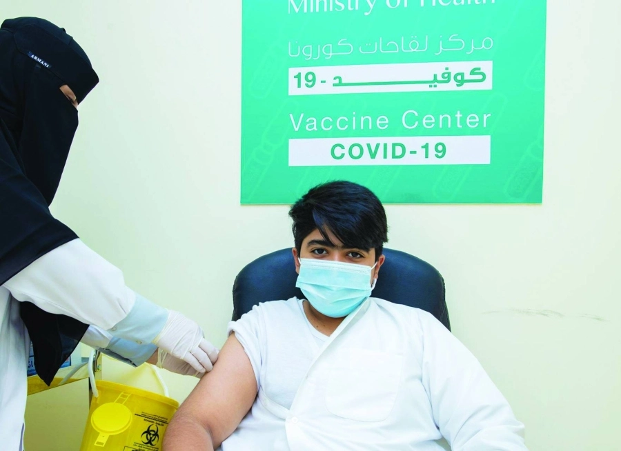 






الفئة العمرية من 12 إلى 18 عاما تواصل أخذ اللقاح                     (مكة)