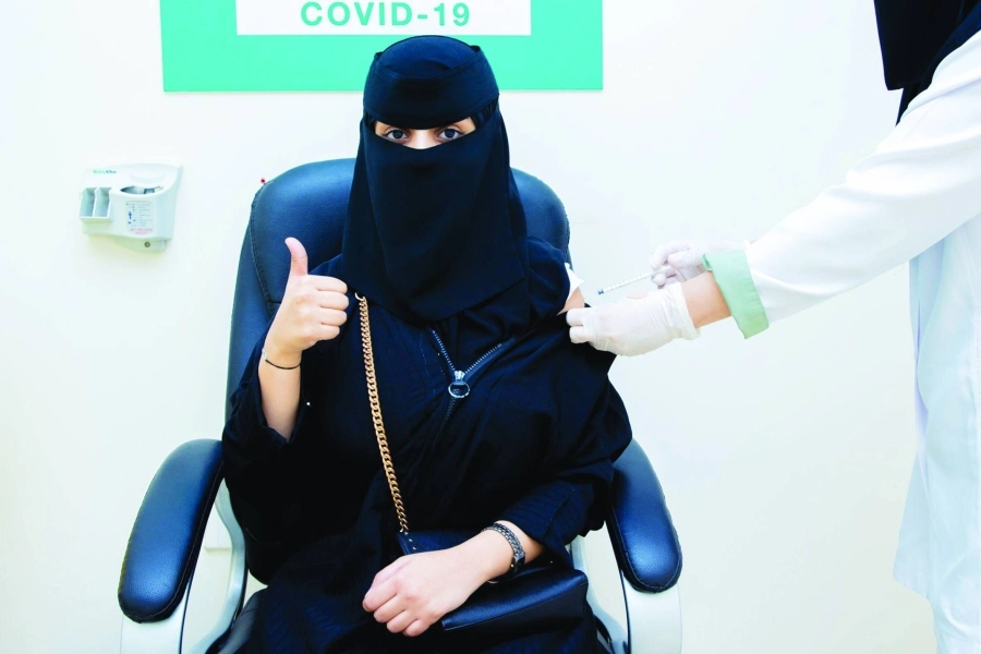  الفئة العمرية من 12 إلى 18 عاما تواصل أخذ اللقاح (مكة)  