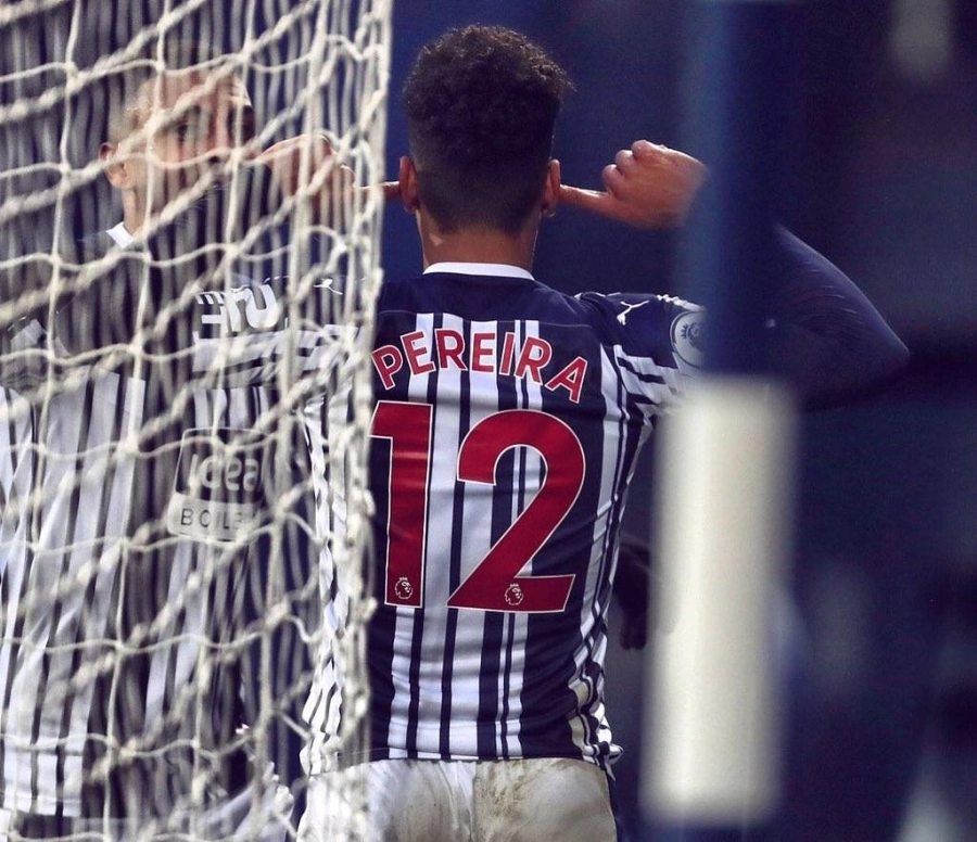  ماثيوس بيريرا بالرقم 12 