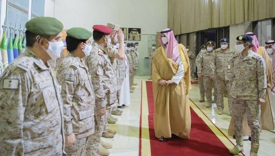 نائب وزير الدفاع يزور رئاسة هيئة الأركان العامة وقيادة القوات المشتركة ويلتقي بمنسوبيها بوزارة الدفاع