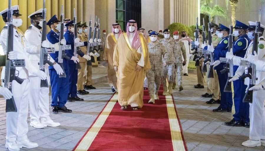 نائب وزير الدفاع يزور رئاسة هيئة الأركان العامة وقيادة القوات المشتركة ويلتقي بمنسوبيها بوزارة الدفاع