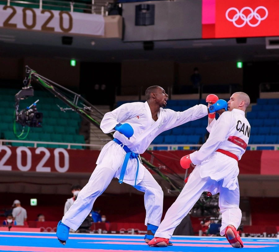 مواجهته الرابعة ضد الكندي دانيال   (مكة)