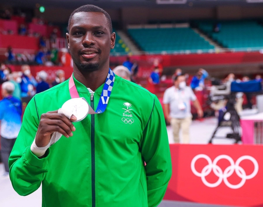 حامدي متوجا بالميدالية الفضية   (مكة)