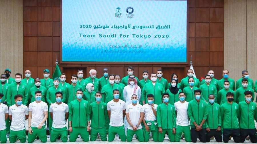 وزير الرياضة يتوسط البعثة المشاركة في الأولمبياد  (واس)