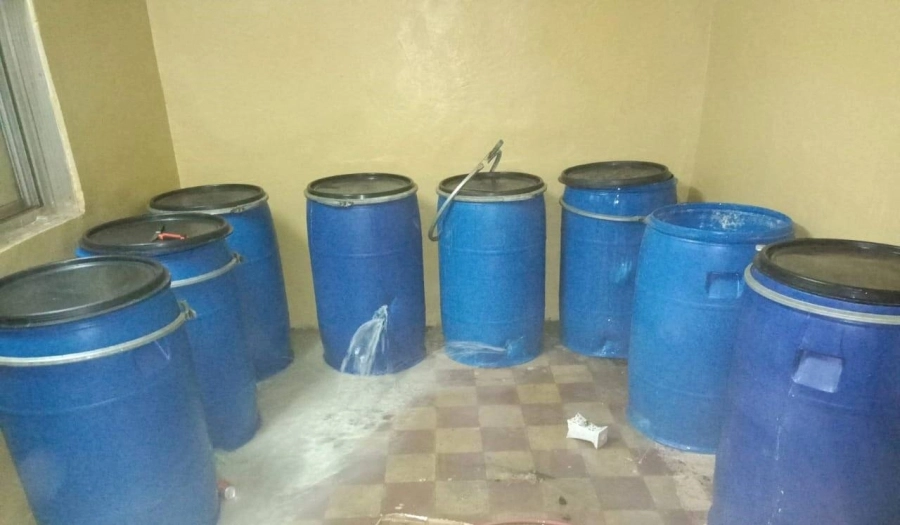 براميل العرق المسكر        (مكة)