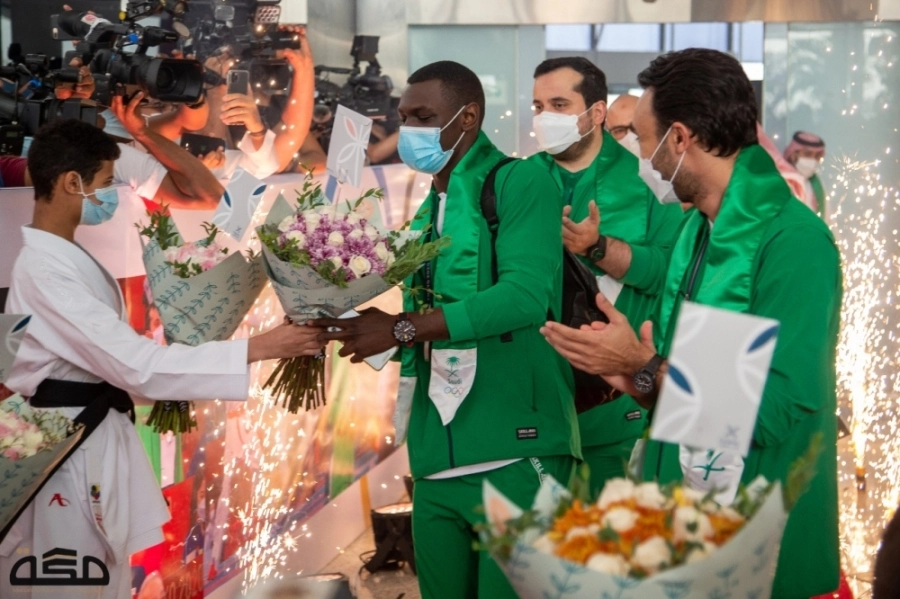 






الممر الشرفي لحامدي وسط مشاركة وزير الرياضة                                   (ياسر بخش)