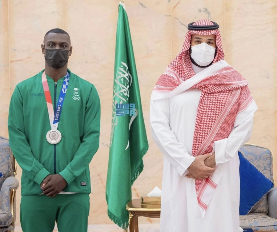 ولي العهد يلتقي اللاعب طارق حامدي الحائز على الميدالية الفضية في أولمبياد طوكيو 2020 (واس)
