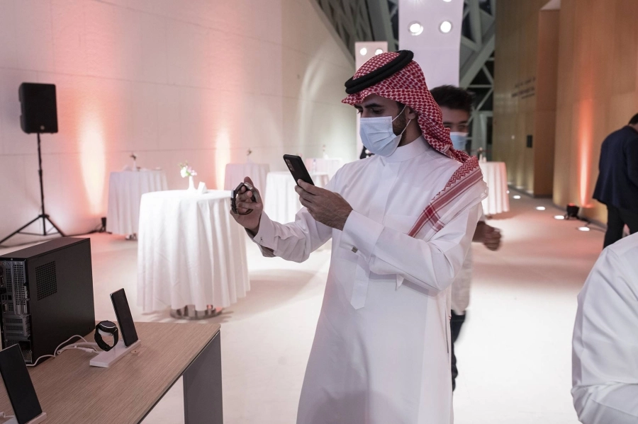 جانب من تجربة اجهزة هواوي من قبل التقنيين