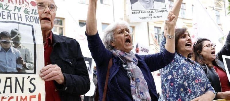 






متظاهرون يطالبون بمحاكمة النظام                              (مكة)