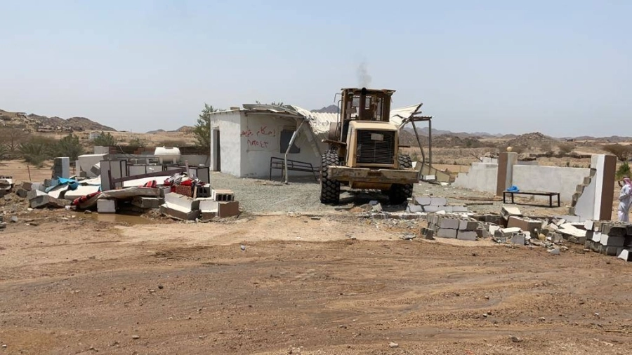 لجنة إزالة التعديات بجدة تزيل تعديات على أراضٍ حكومية