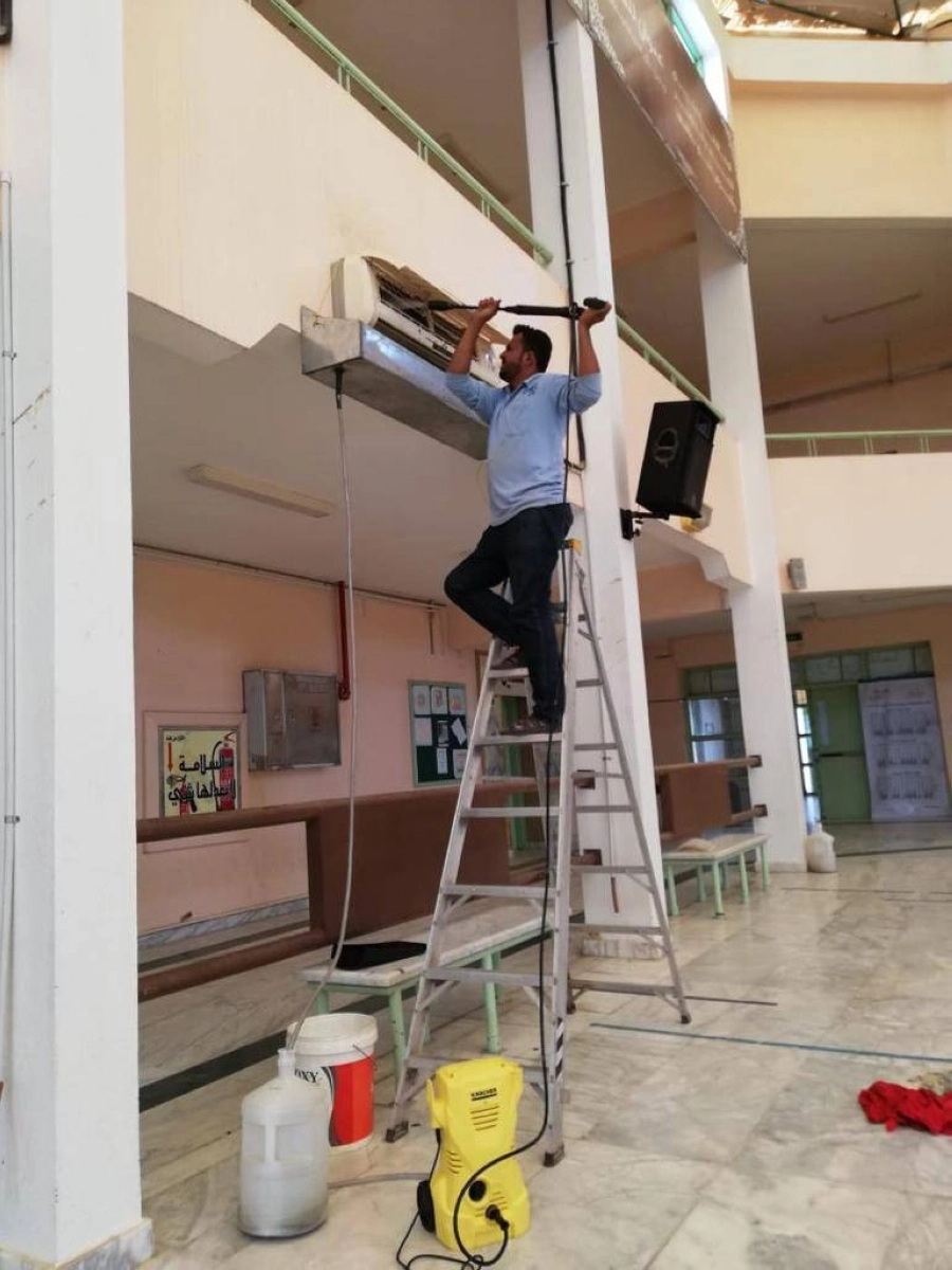 من أعمال صيانة المدارس بالقصيم (مكة)