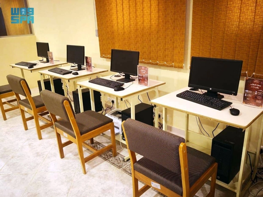 من أعمال صيانة المدارس بالقصيم (مكة)