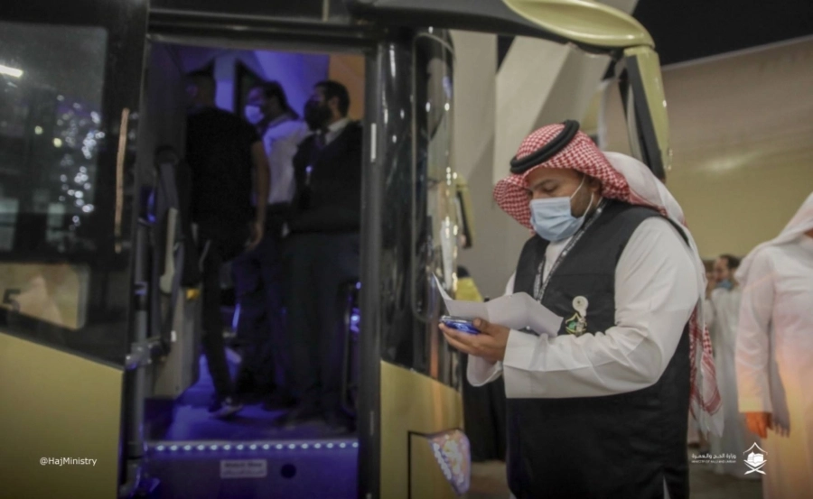 وزارة الحج والعمرة تعلن وصول طلائع المعتمرين القادمين من الخارج وسط تطبيق الإجراءات الاحترازية