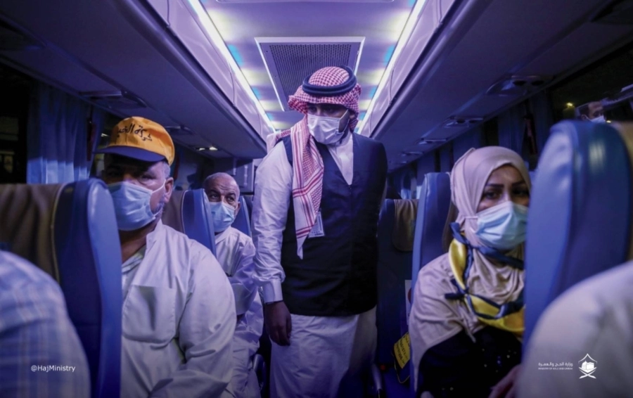 وزارة الحج والعمرة تعلن وصول طلائع المعتمرين القادمين من الخارج وسط تطبيق الإجراءات الاحترازية