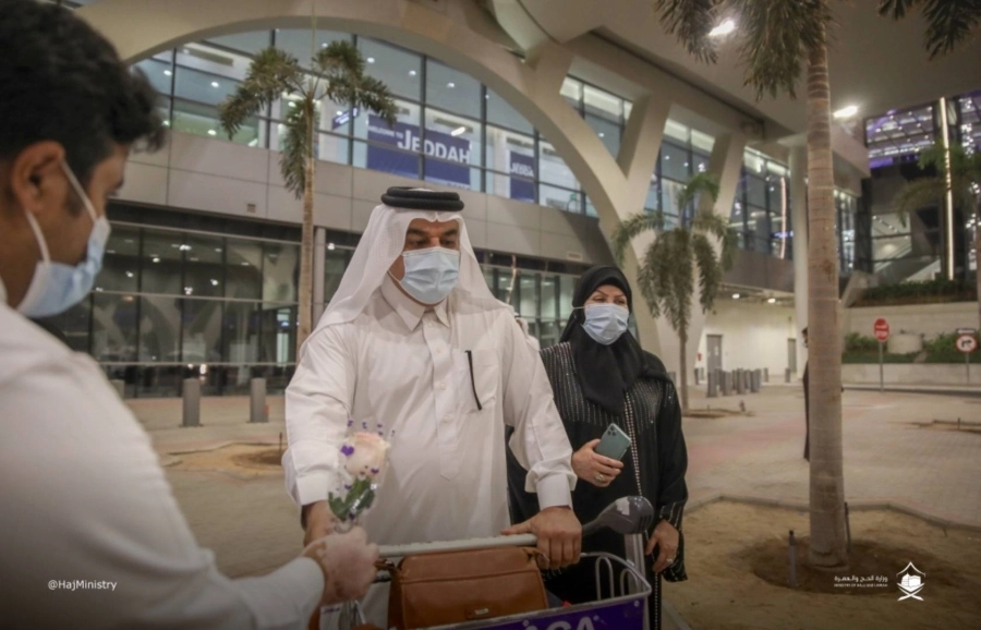 وزارة الحج والعمرة تعلن وصول طلائع المعتمرين القادمين من الخارج وسط تطبيق الإجراءات الاحترازية