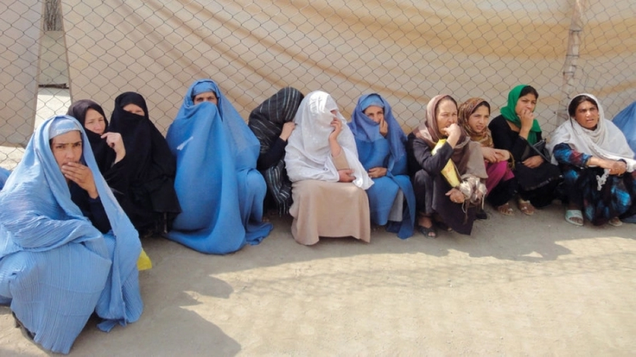 






طالبات خائفات من عدم العودة للدراسة                               (مكة)