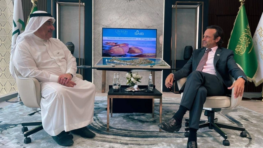 جون باغانو و الأستاذ عمار الخضيري.