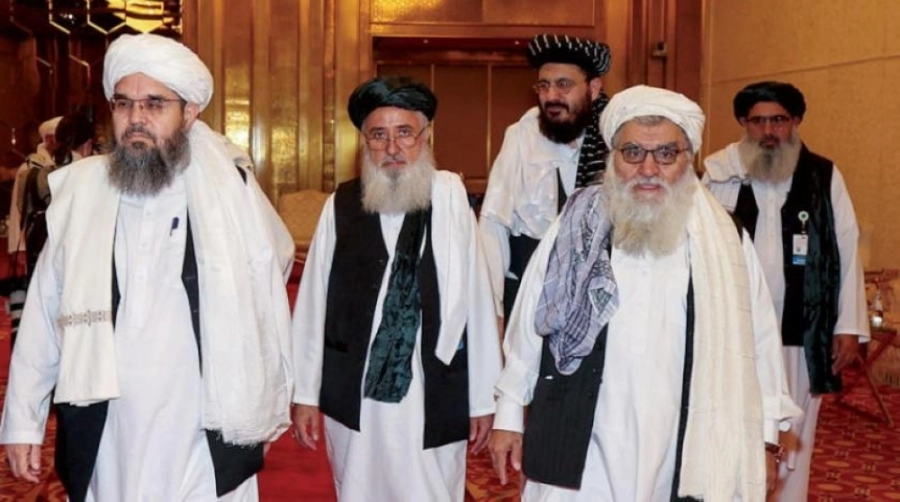 






زعيم طالبان يسار الصورة                                              (مكة)