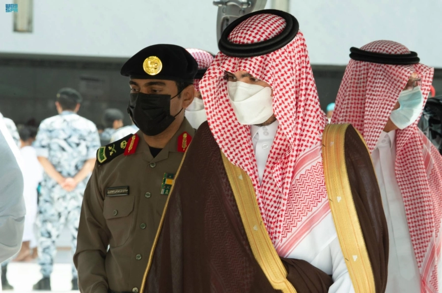 بدر بن سلطان خلال مراسم غسل الكعبة    (مكة)