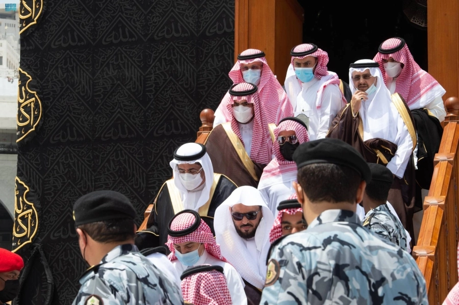 من مراسم غسل الكعبة المشرفة   (مكة)