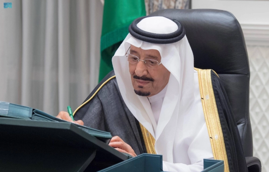 الملك سلمان خلال ترؤسه الجلسة                        (واس)